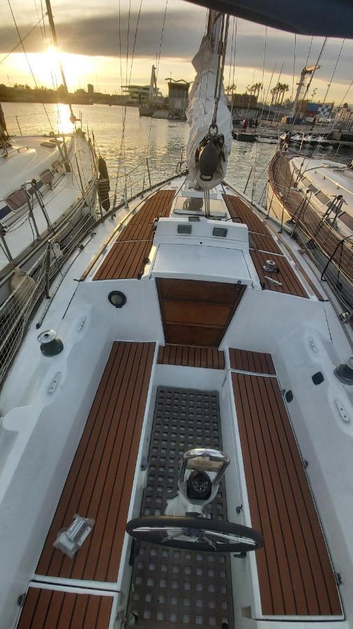 Velero En Puerto De Valencia - E&M Boats Hotel Ngoại thất bức ảnh