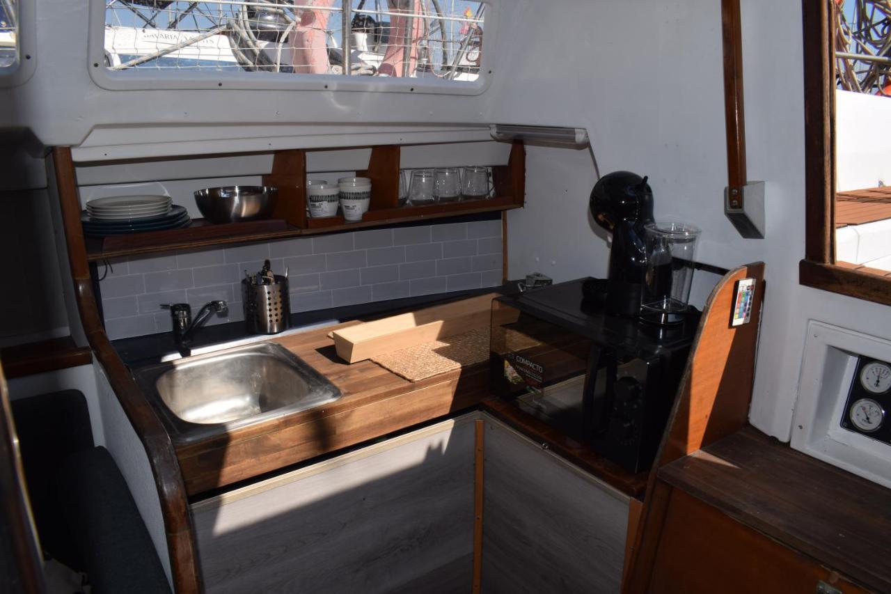 Velero En Puerto De Valencia - E&M Boats Hotel Ngoại thất bức ảnh